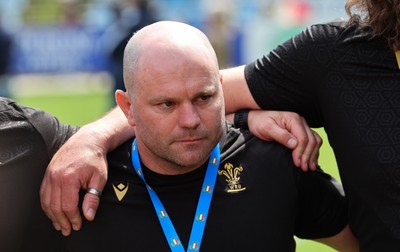 270425 - Italy v Wales, Guinness Women’s Six Nations 2025 - Wales Women head coach Sean Lynn at the end of the match