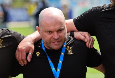 270425 - Italy v Wales, Guinness Women’s Six Nations 2025 - Wales Women head coach Sean Lynn at the end of the match