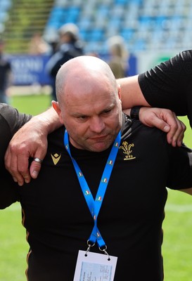 270425 - Italy v Wales, Guinness Women’s Six Nations 2025 - Wales Women head coach Sean Lynn at the end of the match