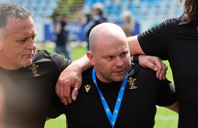270425 - Italy v Wales, Guinness Women’s Six Nations 2025 - Wales Women head coach Sean Lynn at the end of the match