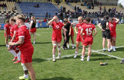 270425 - Italy v Wales, Guinness Women’s Six Nations 2025 - Wales players at the end of the match