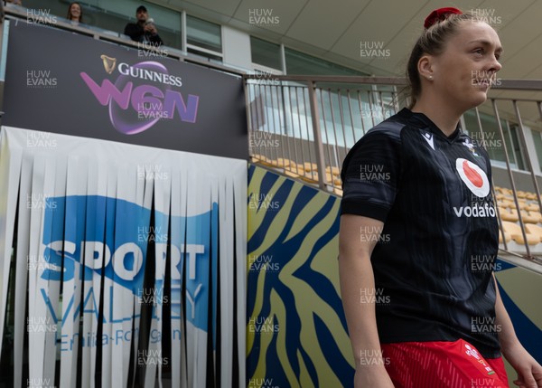 270425 - Italy v Wales, Guinness Women’s Six Nations 2025 - Hannah Jones of Wales walks out for the coin toss