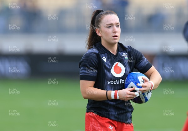 270425 - Italy v Wales, Guinness Women’s Six Nations 2025 - Sian Jones of Wales during warm up