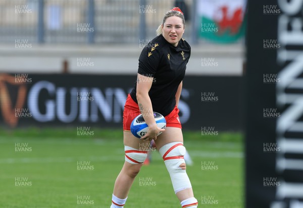 270425 - Italy v Wales, Guinness Women’s Six Nations 2025 - Bethan Lewis of Wales during warm up
