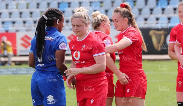 270425 - Italy v Wales, Guinness Women’s Six Nations 2025 - Players congratulate each other at the end of the match