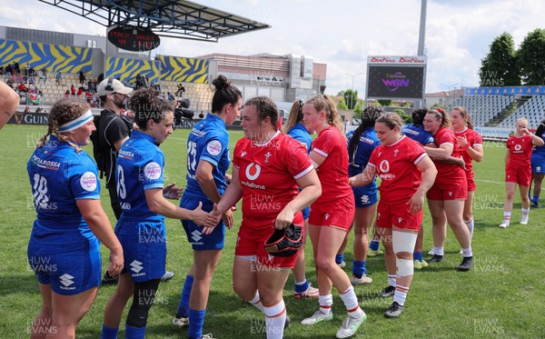 270425 - Italy v Wales, Guinness Women’s Six Nations 2025 - Players congratulate each other at the end of the match