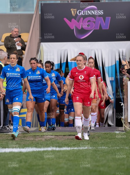 270425 - Italy v Wales, Guinness Women’s Six Nations 2025 - Wales Captain Hannah Jones leads the team out at the start of the match