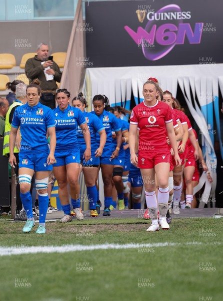 270425 - Italy v Wales, Guinness Women’s Six Nations 2025 - Wales Captain Hannah Jones leads the team out at the start of the match