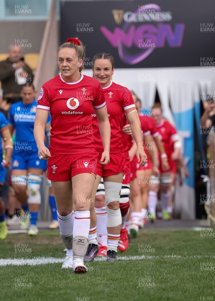 270425 - Italy v Wales, Guinness Women’s Six Nations 2025 - Wales Captain Hannah Jones leads the team out at the start of the match