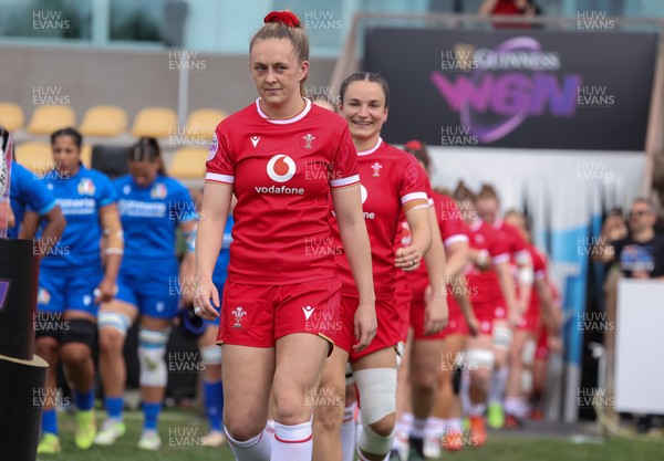 270425 - Italy v Wales, Guinness Women’s Six Nations 2025 - Wales Captain Hannah Jones leads the team out at the start of the match