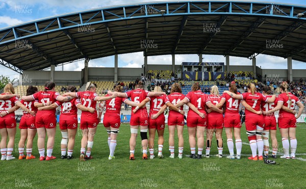 270425 - Italy v Wales, Guinness Women’s Six Nations 2025 - The Wales team during the anthems