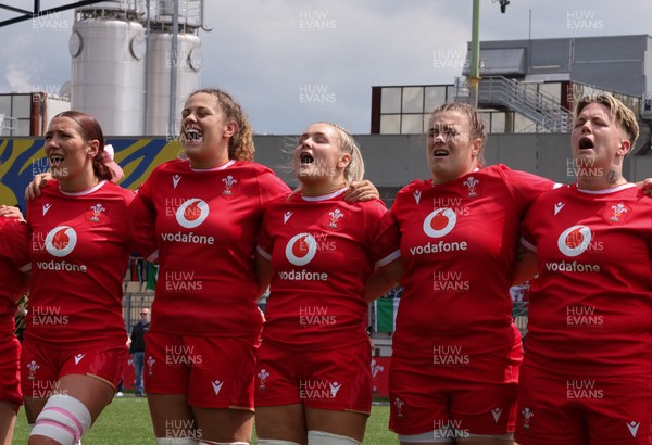 270425 - Italy v Wales, Guinness Women’s Six Nations 2025 - The Wales team during the anthems