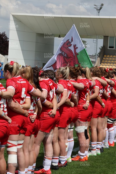 270425 - Italy v Wales, Guinness Women’s Six Nations 2025 - The Wales team during the anthems