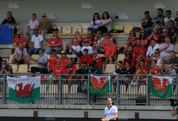 270425 - Italy v Wales, Guinness Women’s Six Nations 2025 - Wales fans