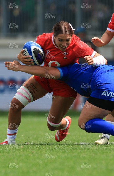 270425 - Italy v Wales, Guinness Women’s Six Nations 2025 - Georgia Evans of Wales
