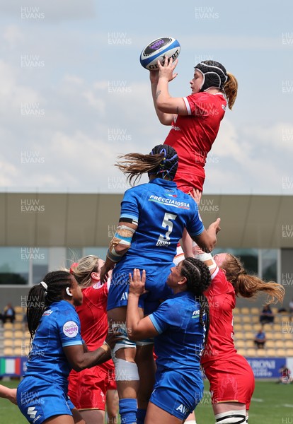 270425 - Italy v Wales, Guinness Women’s Six Nations 2025 - Bethan Lewis of Wales wins line out