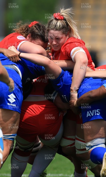 270425 - Italy v Wales, Guinness Women’s Six Nations 2025 - Gwen Crabb of Wales
