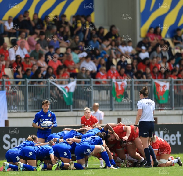 270425 - Italy v Wales, Guinness Women’s Six Nations 2025 -Sofia Stefan of Italy and Keira Bevan of Wales
