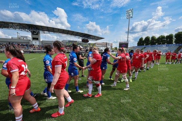 270425 - Italy v Wales, Guinness Women’s Six Nations 2025 - Players congratulate each other at the end of the match
