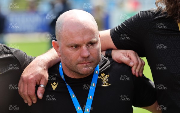 270425 - Italy v Wales, Guinness Women’s Six Nations 2025 - Wales Women head coach Sean Lynn at the end of the match