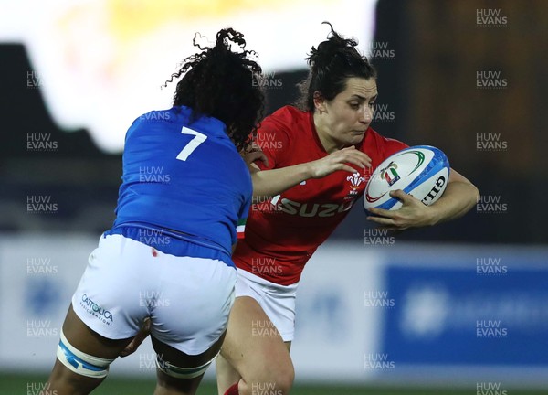 090219 - Italy v Wales - Guinness Women's Six Nations -  Giada Franco of Italy and Alicia McComish of Wales 