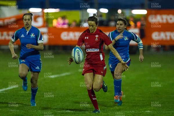 210315 - Italy Women v Wales Women - RBS Womens 6 Nations 2015 - Laurie Harries of Wales kicks ahead