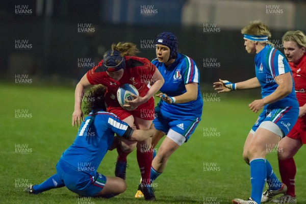 210315 - Italy Women v Wales Women - RBS Womens 6 Nations 2015 - Caryl Thomas of Wales is tackled by Elisa Cucchiella of Italy