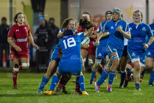 210315 - Italy Women v Wales Women - RBS Womens 6 Nations 2015 - Shona Powell Hughes is tackled by Ilari Arrighetti of Italy