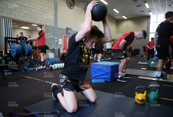 180419 - MMA fighter and Cage Warriors World Champion Jack Shore trains at Dragons Rugby HQ - 
