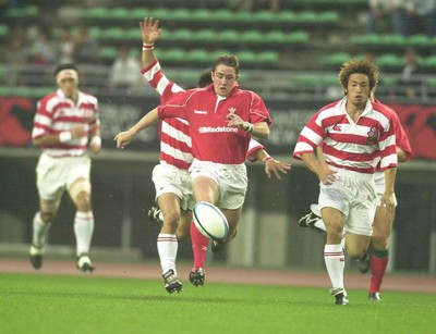 060601 - Japan Select XV v Wales - Double try scorer Shane Williams outpaces the Japanese defence