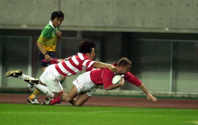 060601 - Japan Select XV v Wales - Adrian Durston dives in for his try despite tackle by Goshi Tachikawa