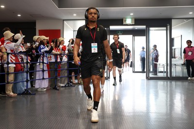 050725 - Japan v Wales - Summer Tour First Test - Ben Thomas of Wales arrives at the stadium