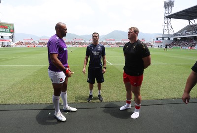 050725 - Japan v Wales - Summer Tour First Test - Captains Michael Leitch of Japan and Dewi Lake of Wales at the coin toss