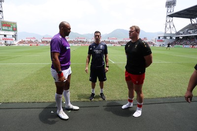 050725 - Japan v Wales - Summer Tour First Test - Captains Michael Leitch of Japan and Dewi Lake of Wales at the coin toss