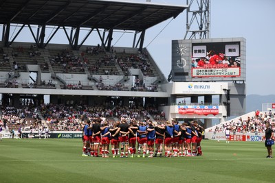 050725 - Japan v Wales - Summer Tour First Test - Team huddle
