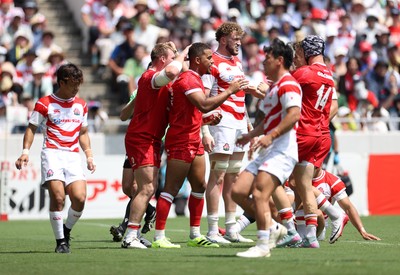 050725 - Japan v Wales - Summer Tour First Test - Ben Thomas of Wales scores a try