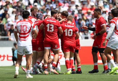 050725 - Japan v Wales - Summer Tour First Test - Ben Thomas of Wales scores a try