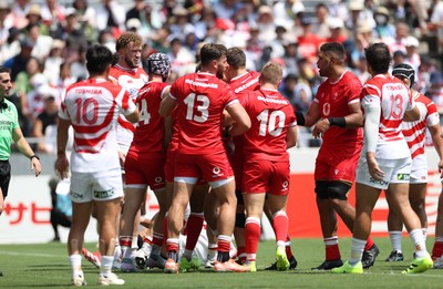 050725 - Japan v Wales - Summer Tour First Test - Ben Thomas of Wales scores a try