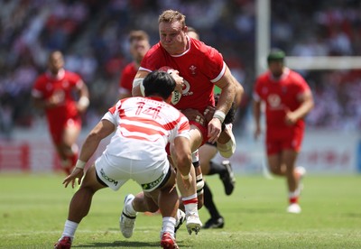 050725 - Japan v Wales - Summer Tour First Test - Dewi Lake of Wales is tackled by Kippei Ishida of Japan 