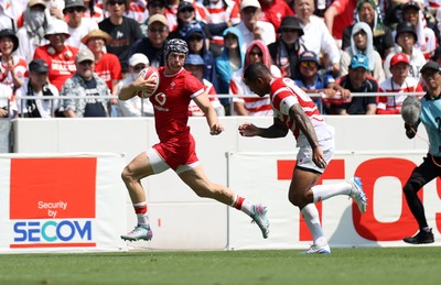 050725 - Japan v Wales - Summer Tour First Test - Tom Rogers of Wales runs in to score a try