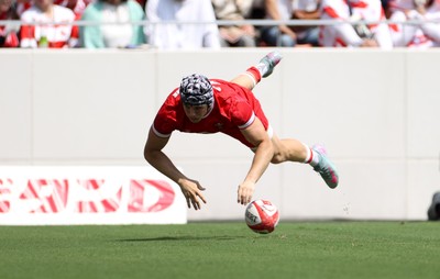 050725 - Japan v Wales - Summer Tour First Test - Tom Rogers of Wales runs in to score a try