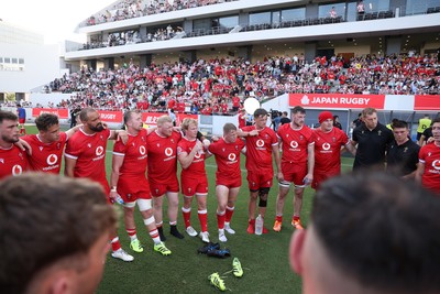 050725 - Japan v Wales - Summer Tour First Test - Wales team huddle at full time