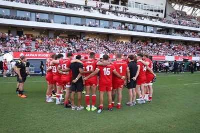 050725 - Japan v Wales - Summer Tour First Test - Wales team huddle at full time