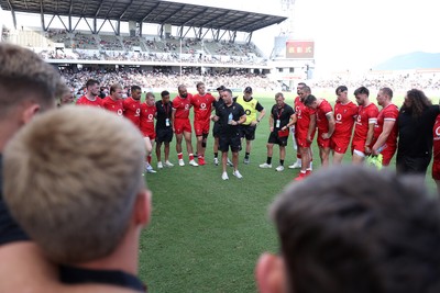 050725 - Japan v Wales - Summer Tour First Test - Wales Head Coach Matt Sherratt speaks in the team huddle
