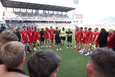 050725 - Japan v Wales - Summer Tour First Test - Wales Head Coach Matt Sherratt speaks in the team huddle