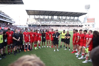 050725 - Japan v Wales - Summer Tour First Test - Wales Head Coach Matt Sherratt speaks in the team huddle