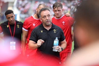 050725 - Japan v Wales - Summer Tour First Test - Wales Head Coach Matt Sherratt speaks in the team huddle