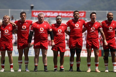 050725 - Japan v Wales - Summer Tour First Test - Wales sing the anthem
