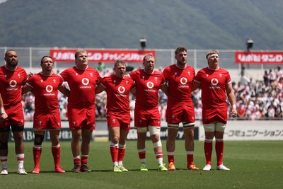 050725 - Japan v Wales - Summer Tour First Test - Wales sing the anthem