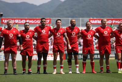 050725 - Japan v Wales - Summer Tour First Test - Wales sing the anthem
